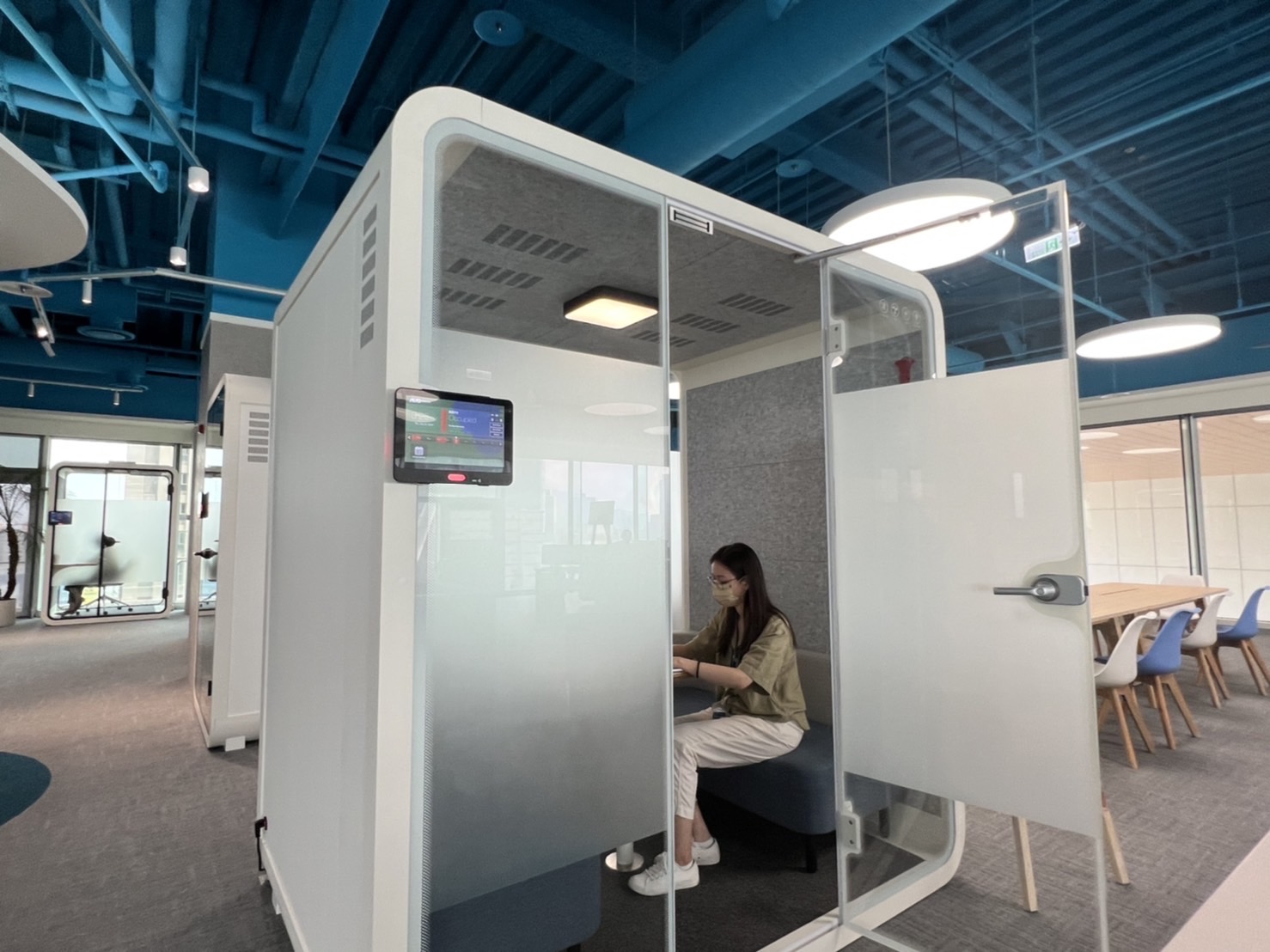 友達高雄據點的智慧行動辦公艙，展現友達在面板以外的研發應用軟實力