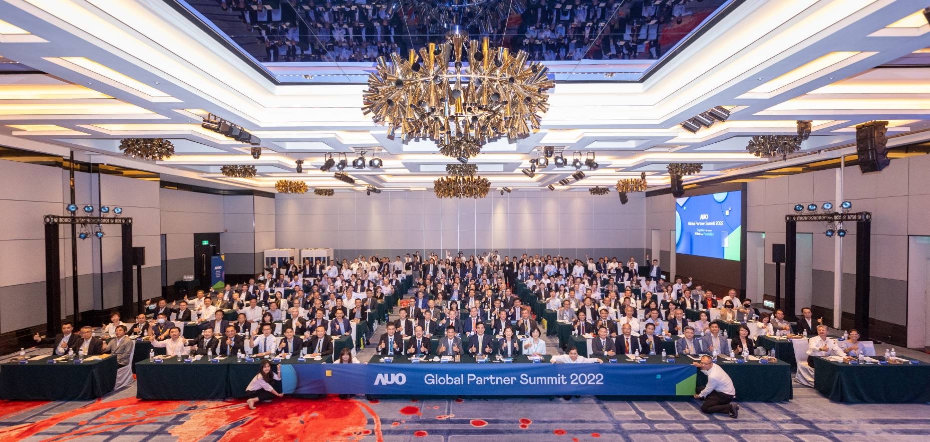 友達推動「安心、創新、用心、同心、盡心」五星職旅，為菲籍員工打造全方位照護，首度贏得「人權實踐與發展領袖獎」殊榮