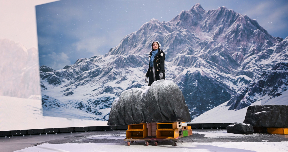 友達顯示屏專業調校技術與專案安裝經驗，使顯示屏呈現創作者想表達的精緻內容，讓表演者有沉浸式臨場感使演出逼真