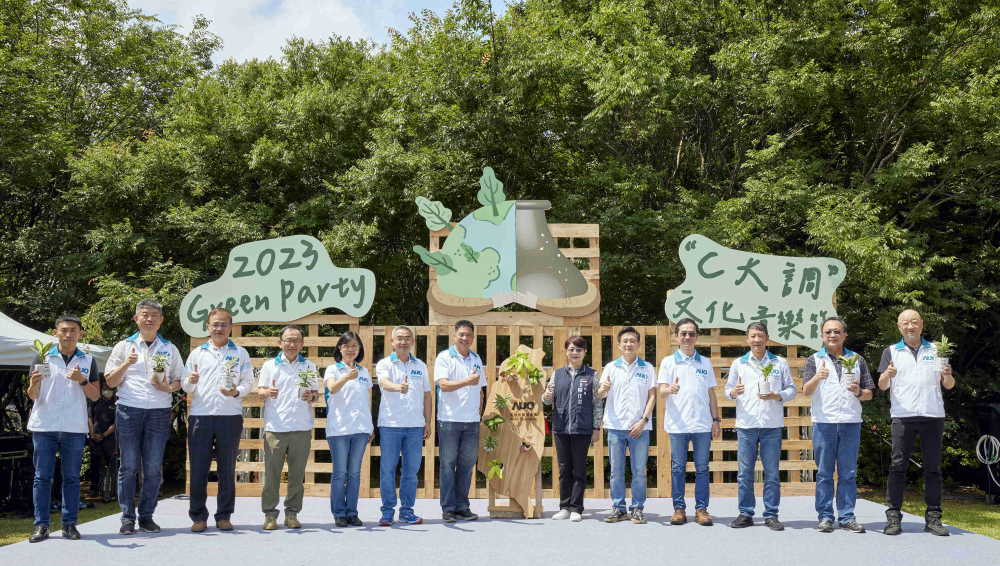 友達光電攜手供應商夥伴及台中市政府，共同倡議及推廣加樹減塑、節能減碳的淨零綠生活