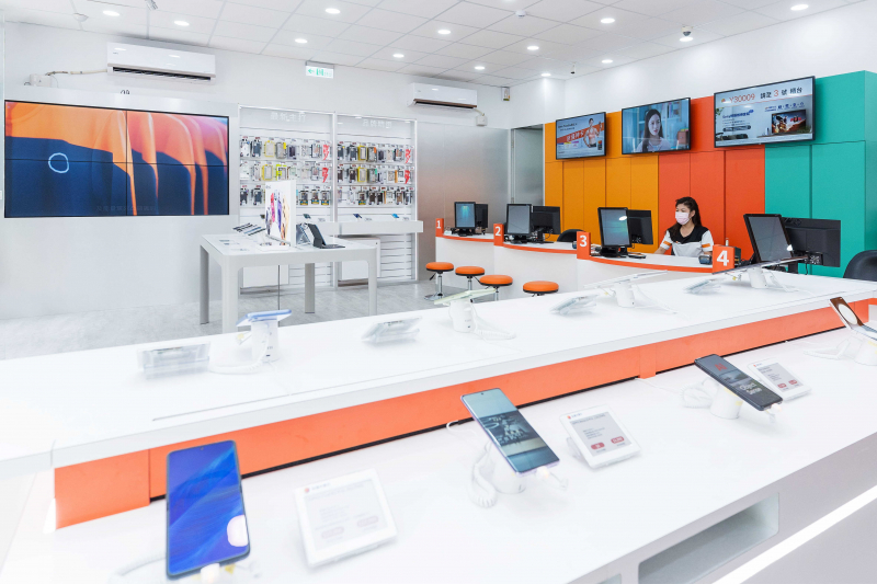 創利空間智慧零售軟硬整合方案，協助台灣大哥大門市完成數位內容行銷系統的佈建，打造全新世代的數位服務據點