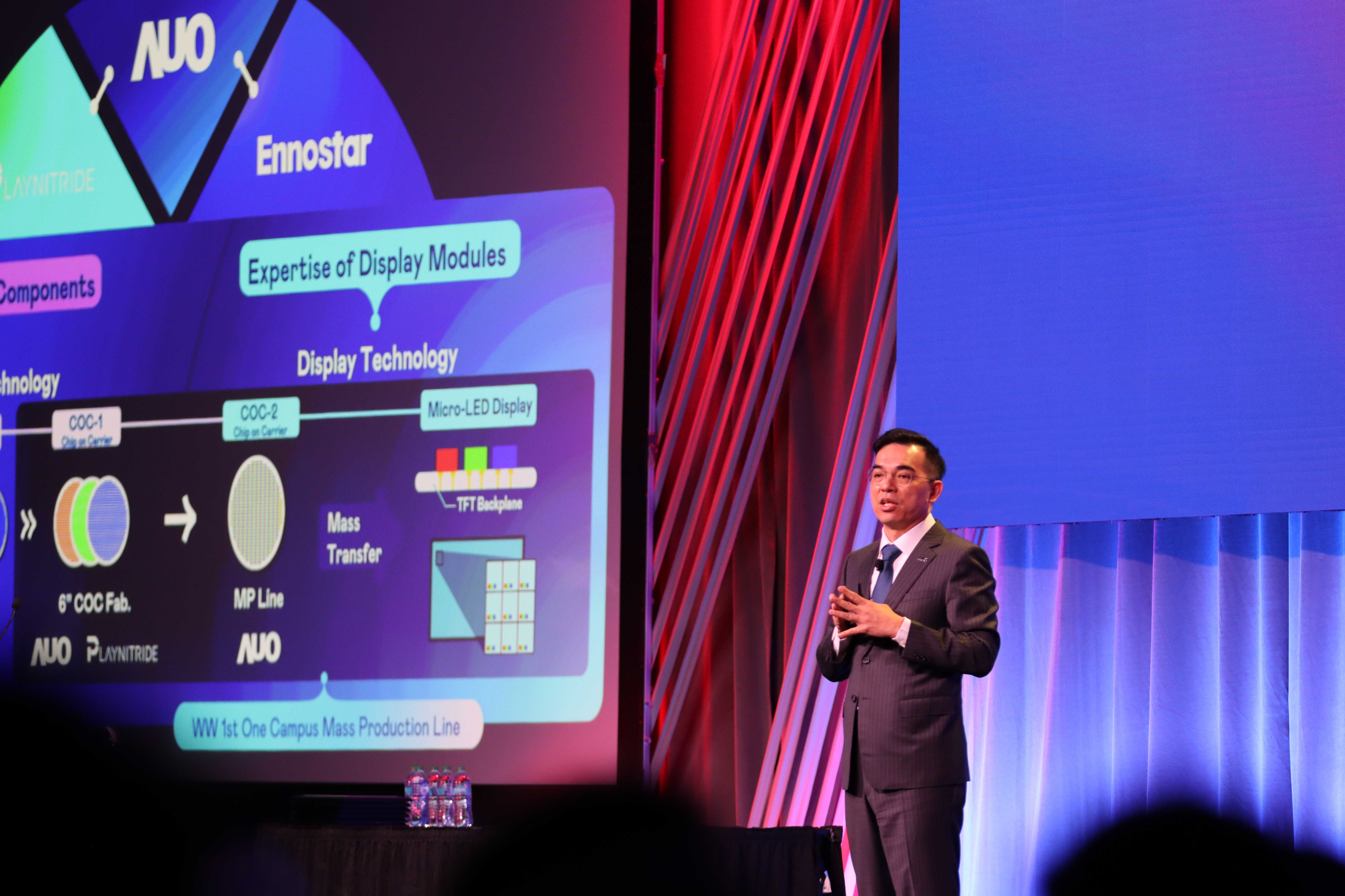 2025 SID显示周登场，ks凯时光电执行长暨总经理柯富仁博士以〝Redefining Displays: Inspiring New Possibilities〞发表主题演说，带领ks凯时以智能显示解决方案先驱，透过AI赋能，重塑显示的视觉创新体验