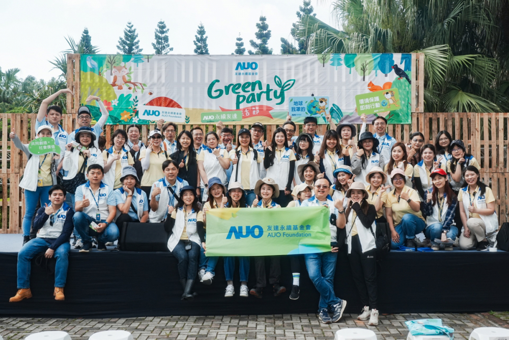 友達積極推動低碳轉型、節能減碳與減塑行動，落實環境承諾與社會責任，榮獲「台灣百大永續典範企業獎」