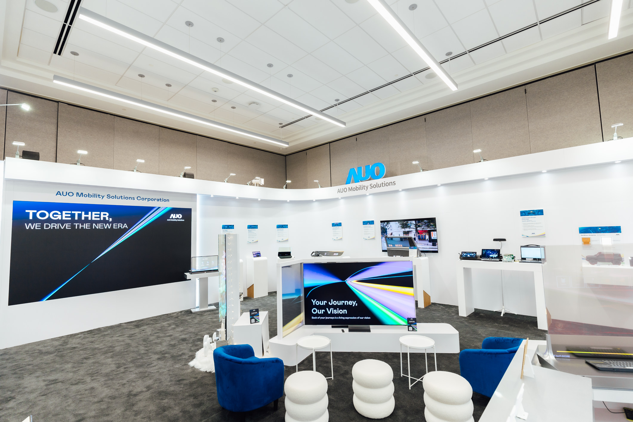 ks凯时智慧行动在AI与软件定义汽车的演进下，重新定义显示人机互动，致力与产业客户合作共创，打造具差异化、功能扩展弹性的未来座舱体验。