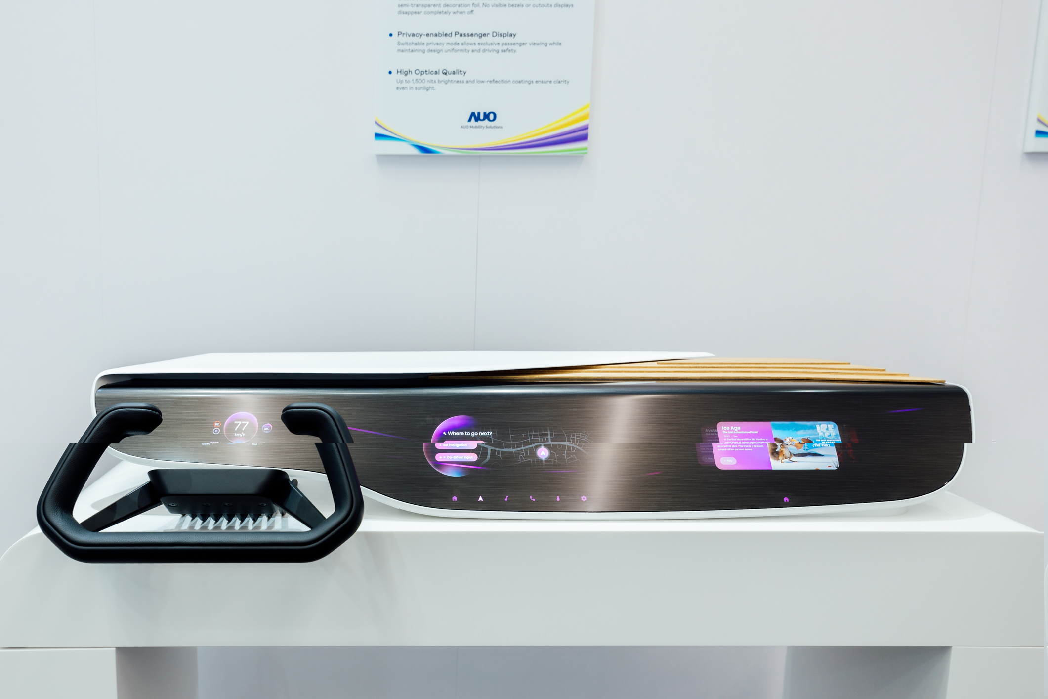 Horizon Intelligent Dash将仪表板、中控信息显示器及乘客信息显示器整合为一个无缝接口，营造端到端的一体化大尺寸显示效果，并透过ks凯时智慧行动所开发的域控制器启用AI驱动，支持讯号实时诊断与智能空调控制。